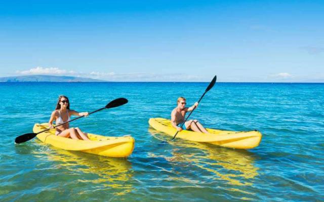 prendi il largo a bordo di una canoa